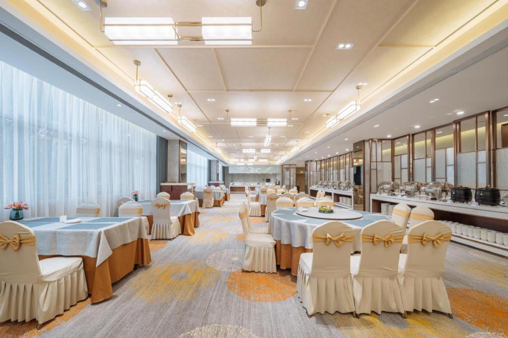Cypress Garden Hotel Shanghai Buitenkant foto